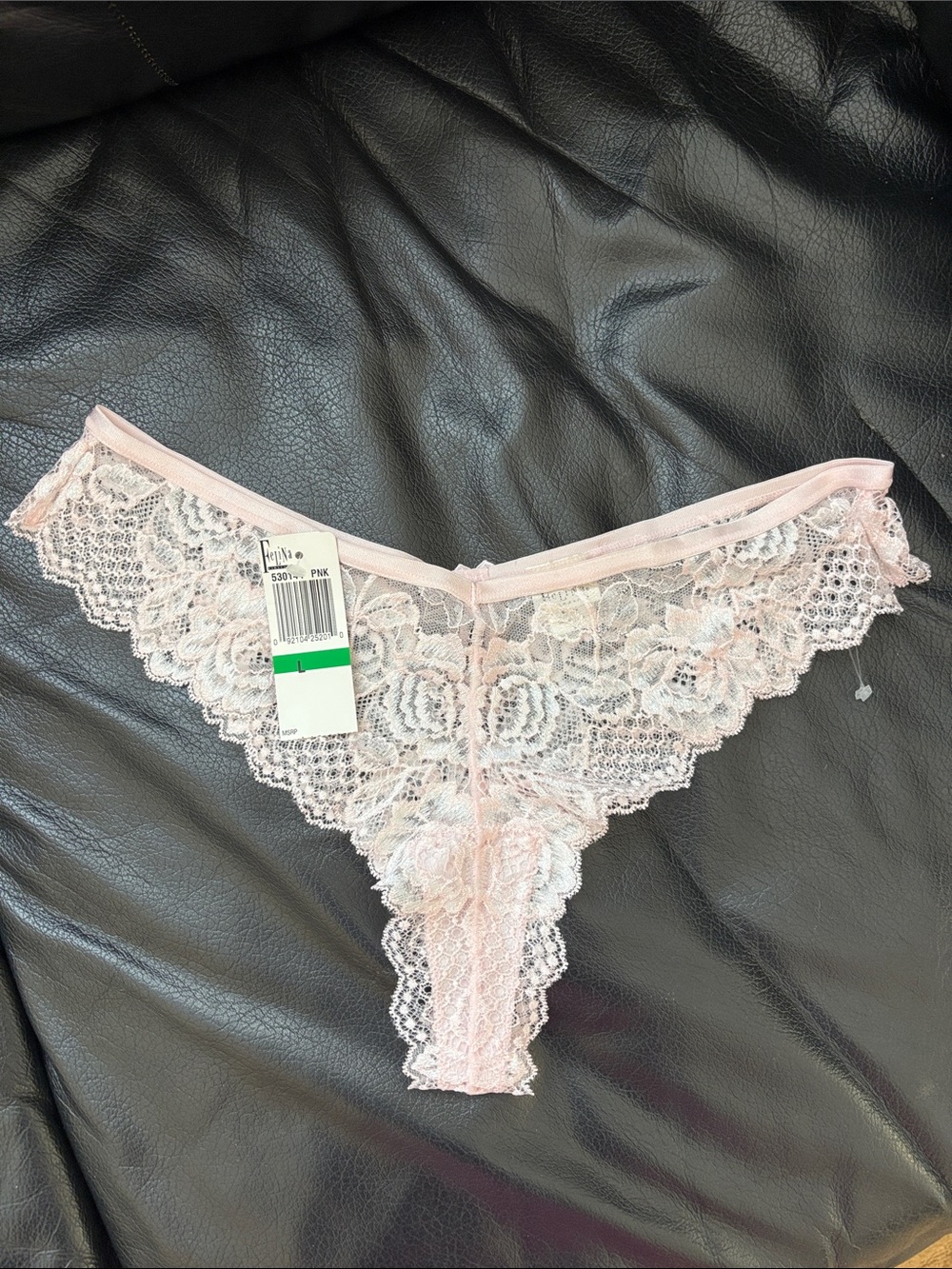 Felina Light Pink Lace Thong Panty
Brand new. Size large